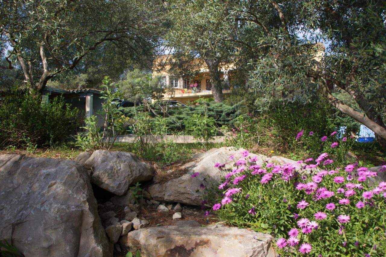 Chambre D'Hote "Avignon" Aramon Exterior foto